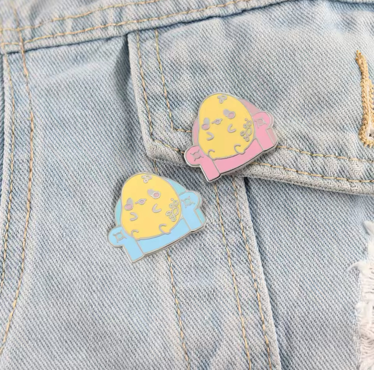 Pin's Canard Jaune dans son Fauteuil