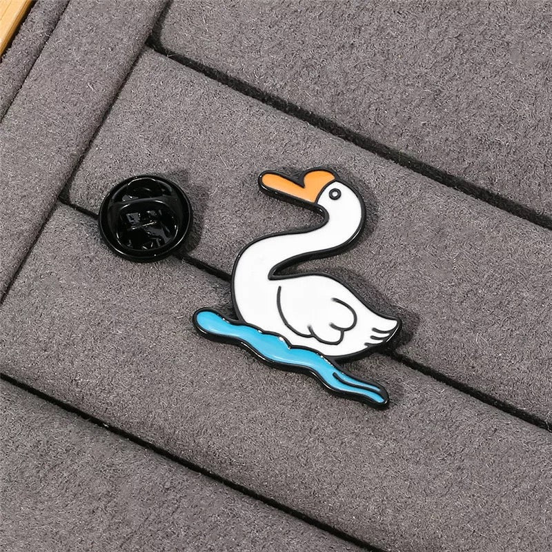 pins canard blanc sur l eau