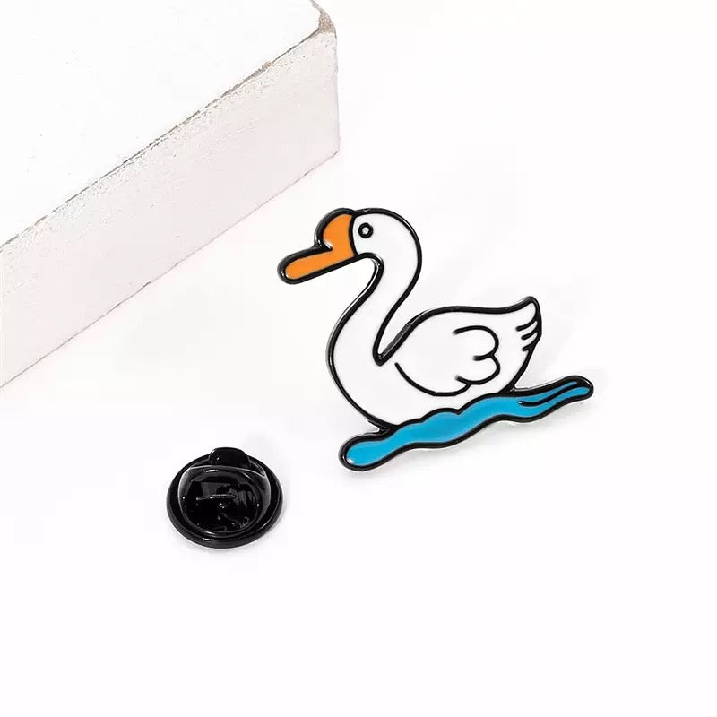 pins canard blanc sur l eau