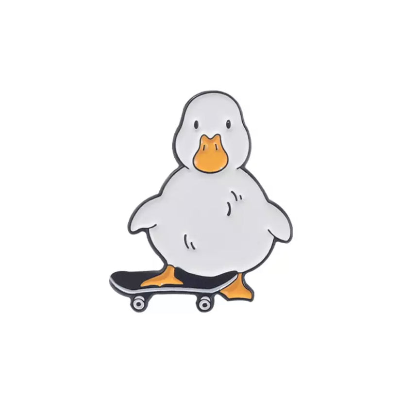 Pin's Canard Blanc Skateur