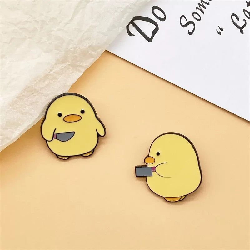 Pins Canard Jaune Couteau
