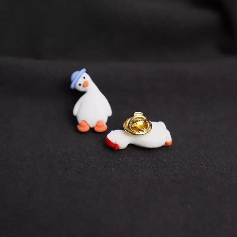 Pin's Canard Blanc Chapeau Rouge
