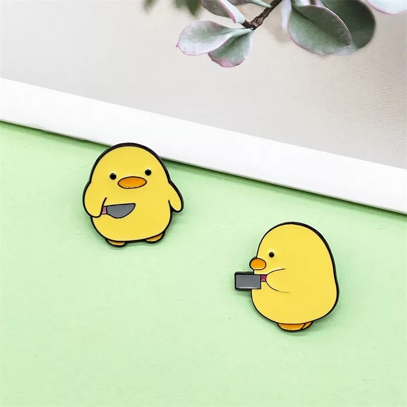 Pins Canard Jaune Couteau
