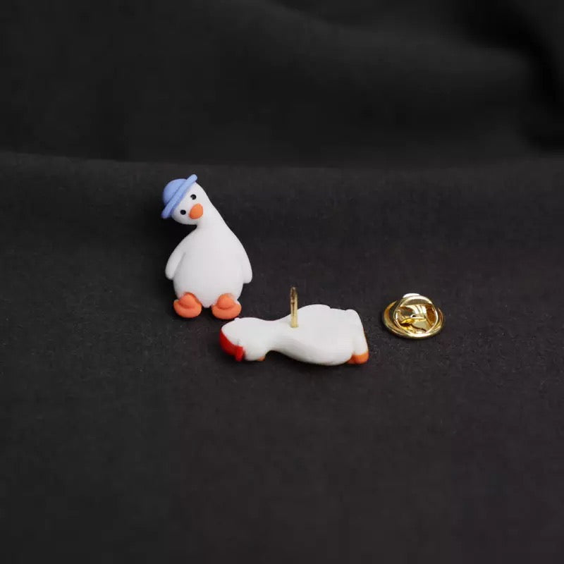 Pin's Canard Blanc Chapeau Rouge